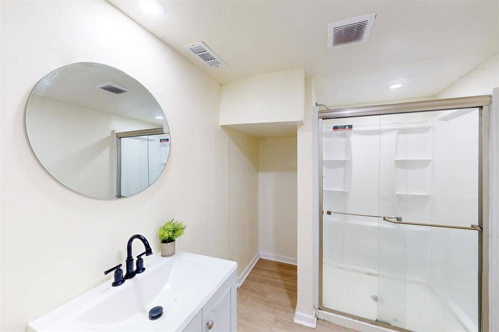 9 BR in Lawrenceville