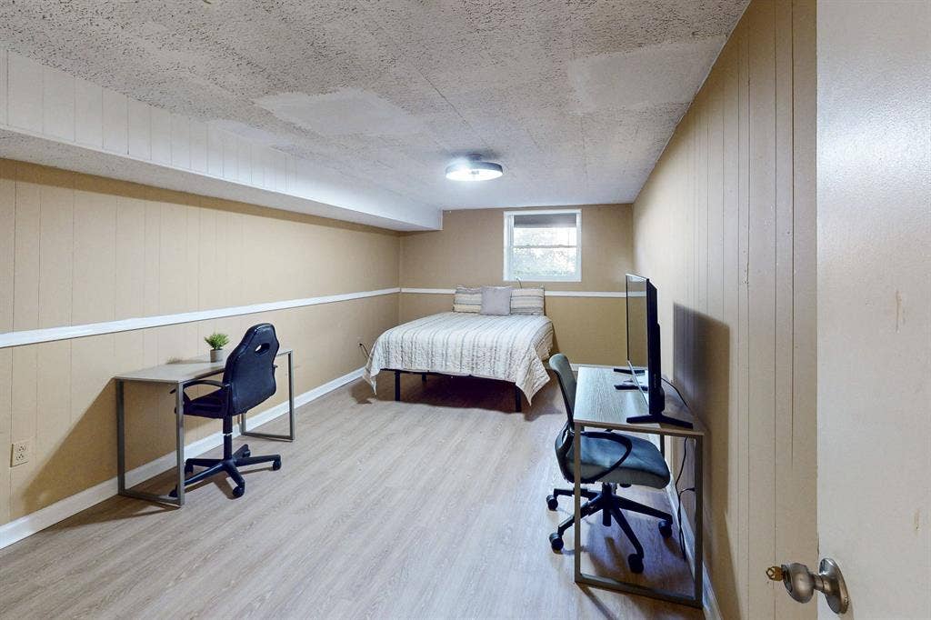 9 BR in Lawrenceville