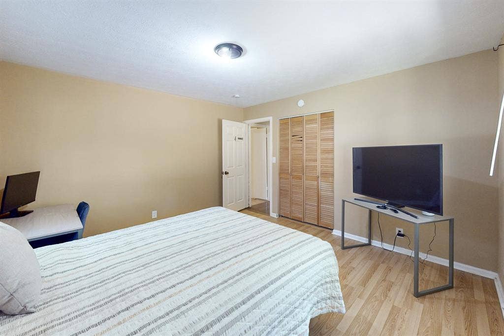 9 BR in Lawrenceville