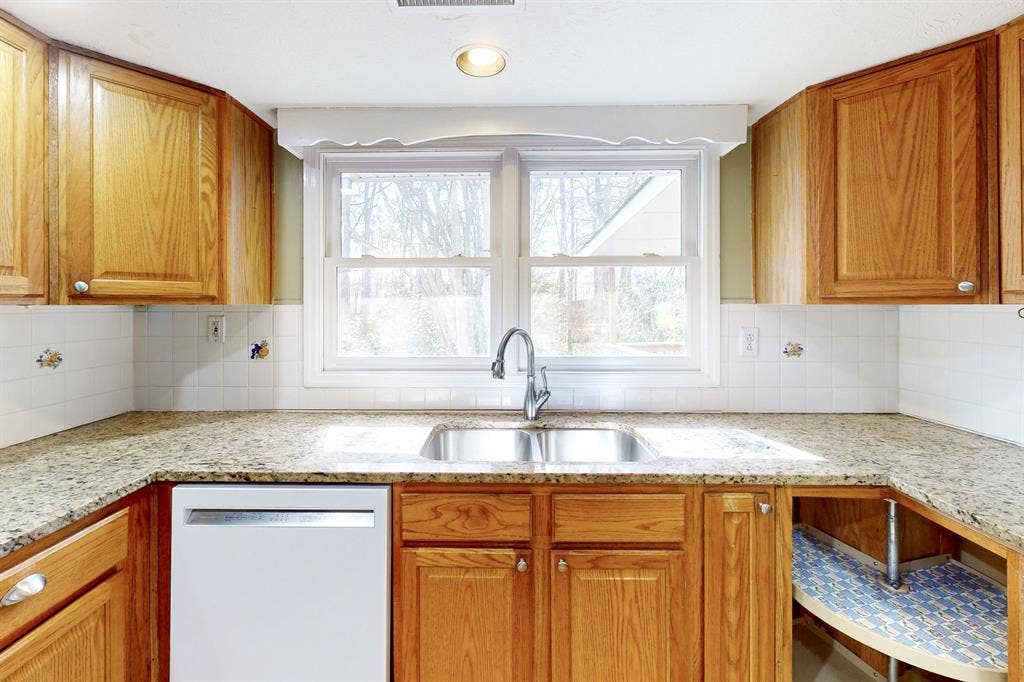 9 BR in Lawrenceville