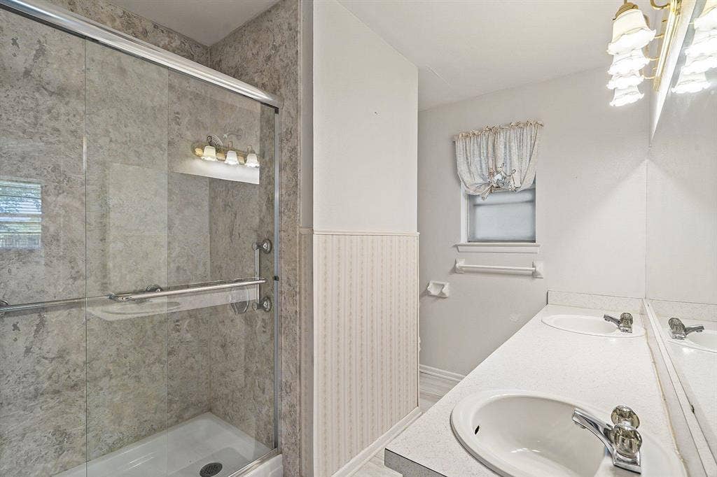 7 BR in White Settlement