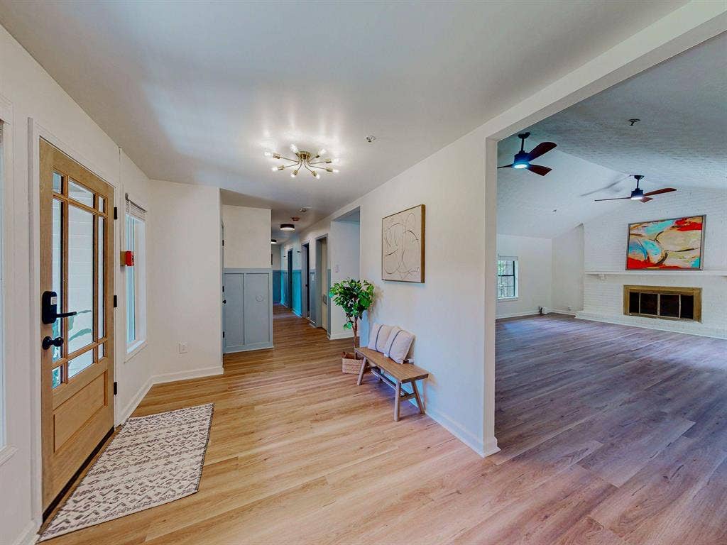 8 BR in Snellville