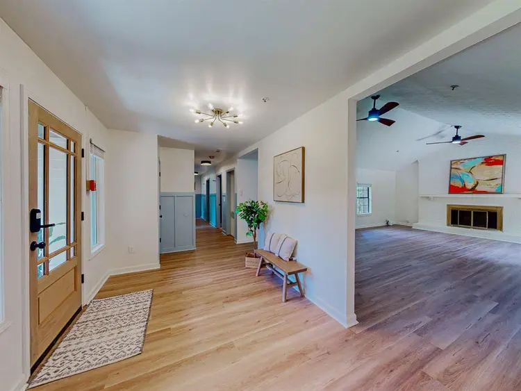 8 BR in Snellville