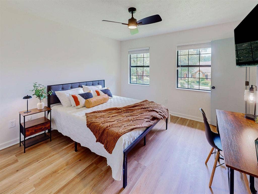 8 BR in Snellville
