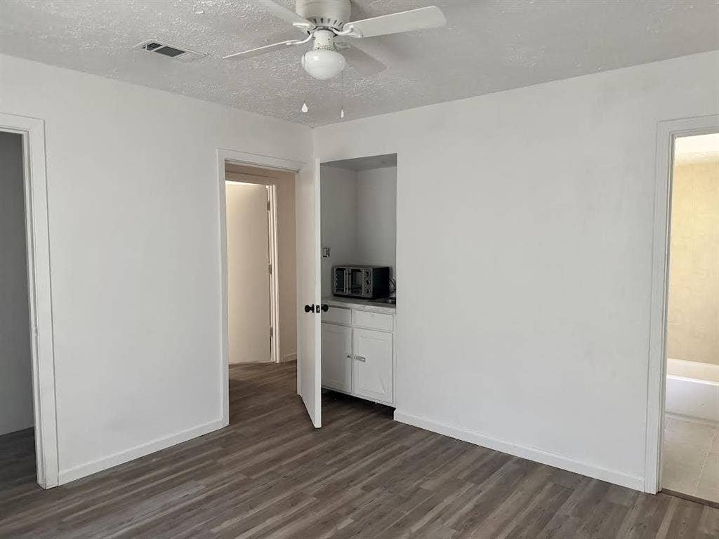 1 BR in Humble