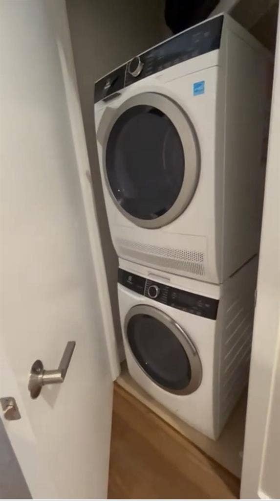 PRIVATE MASTER ROOM FOR RENT-CENTER