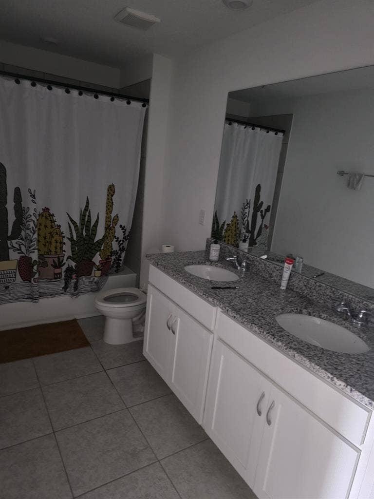 Downstairs bedroom with bathroom 🚻