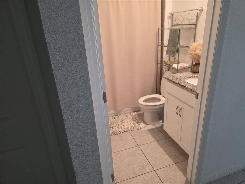 Downstairs bedroom with bathroom 🚻