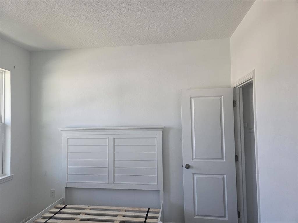 Downstairs bedroom with bathroom 🚻