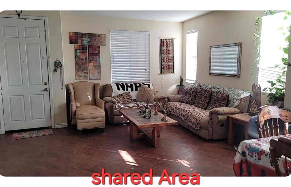 Friendly Family home (Rooms)