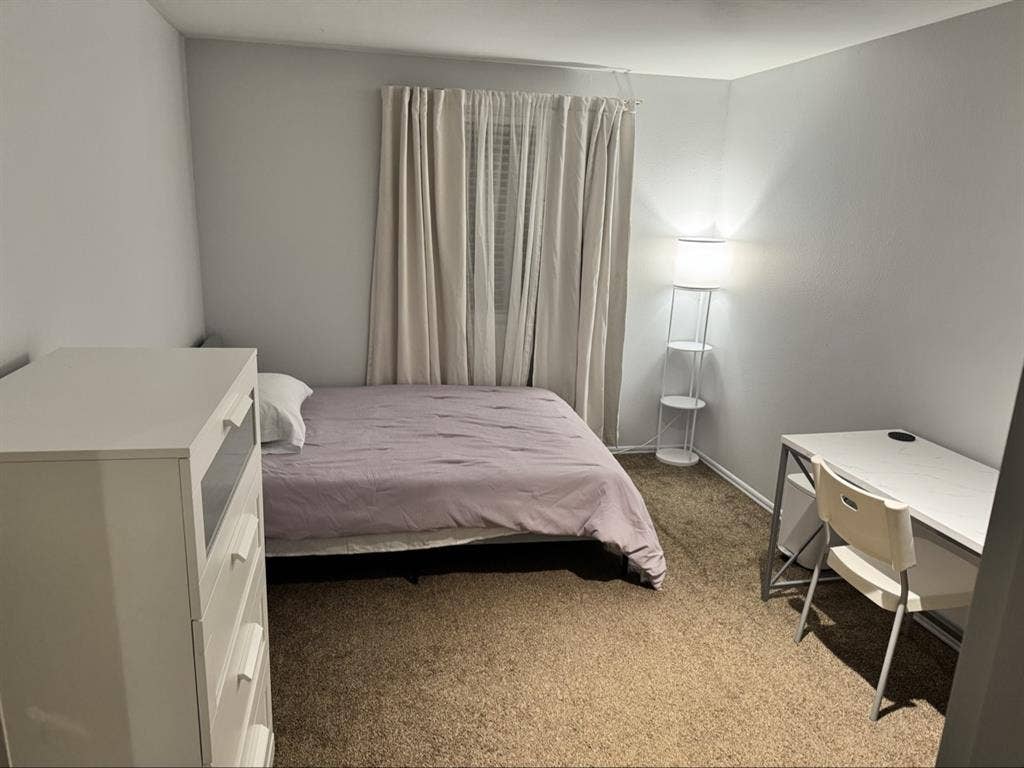 Room available in Aprill