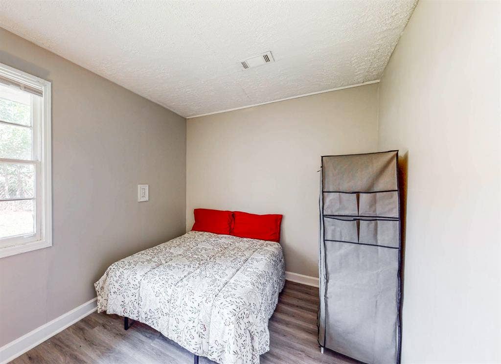 7 BR in Stone Mountain