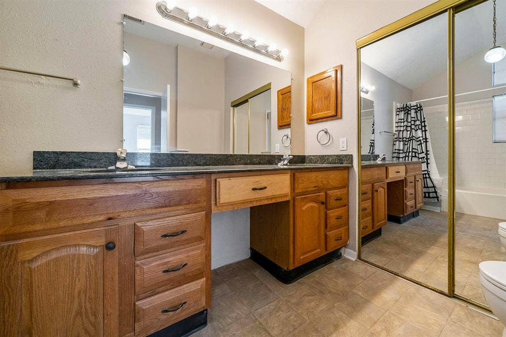 8 BR in Houston