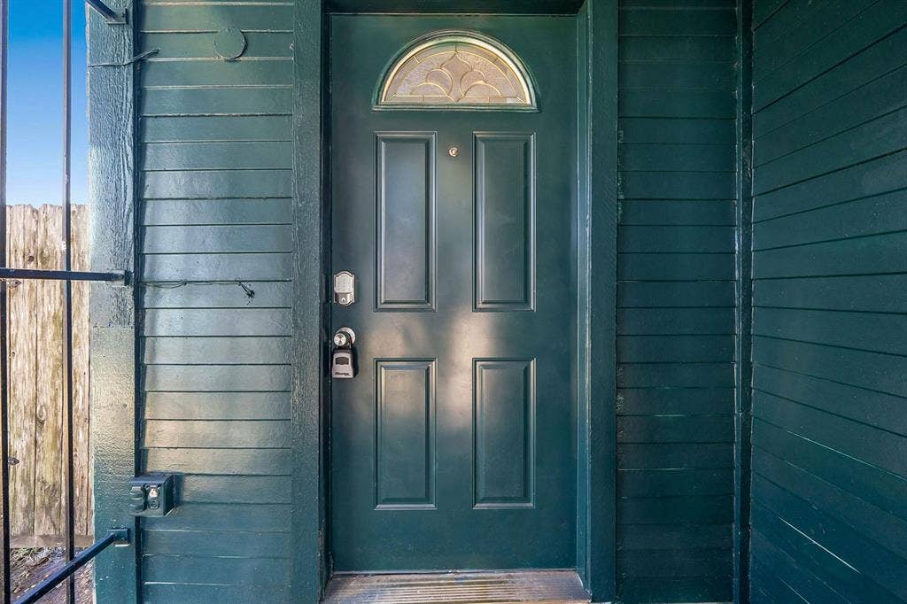 8 BR in Houston