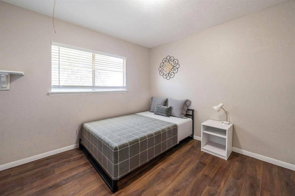 8 BR in Houston