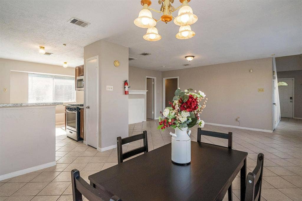 8 BR in Houston