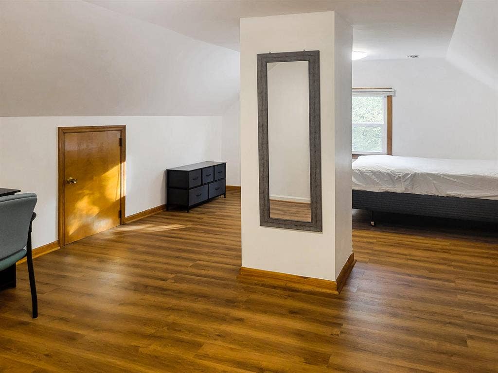 8 BR in Hopewell