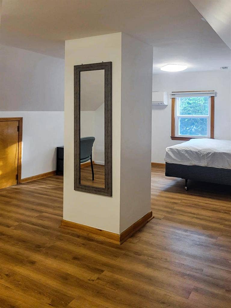 8 BR in Hopewell