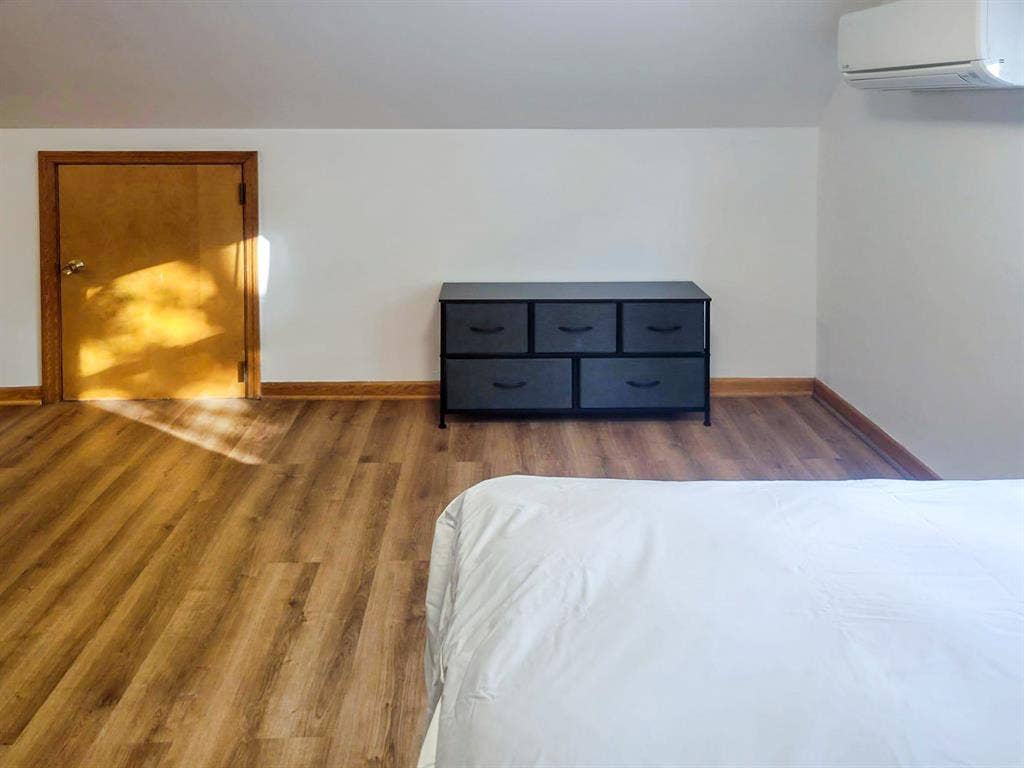 8 BR in Hopewell