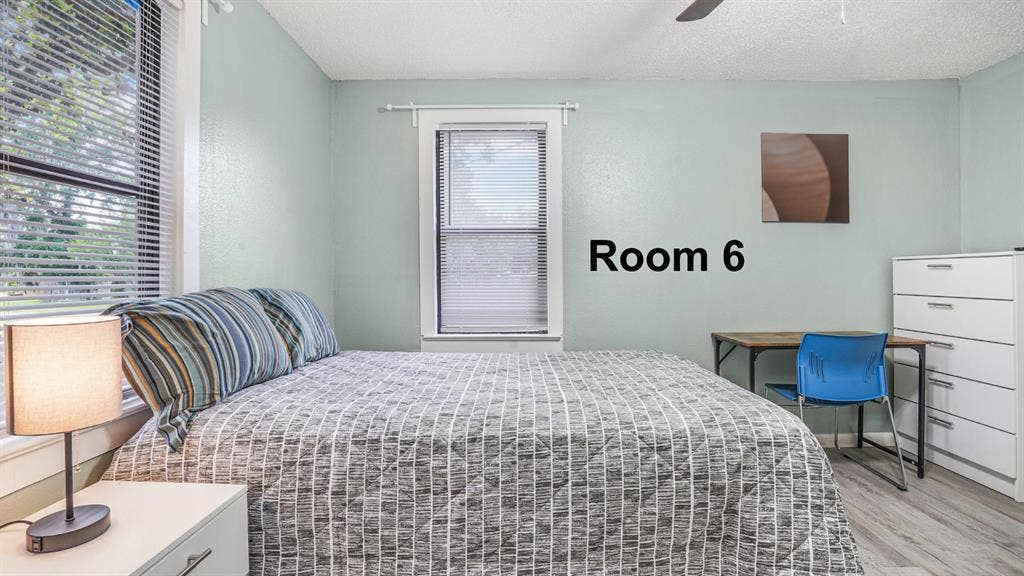 6 BR in Jacksonville
