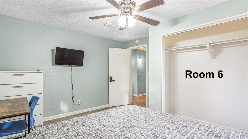6 BR in Jacksonville