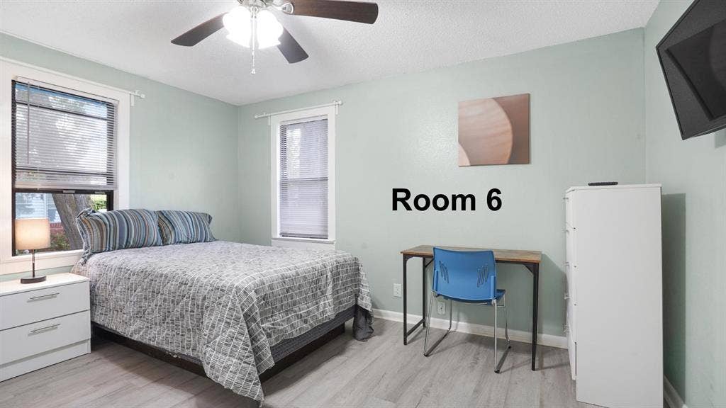 6 BR in Jacksonville