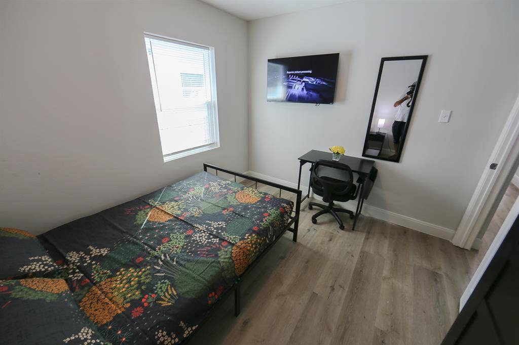 6 BR in Houston