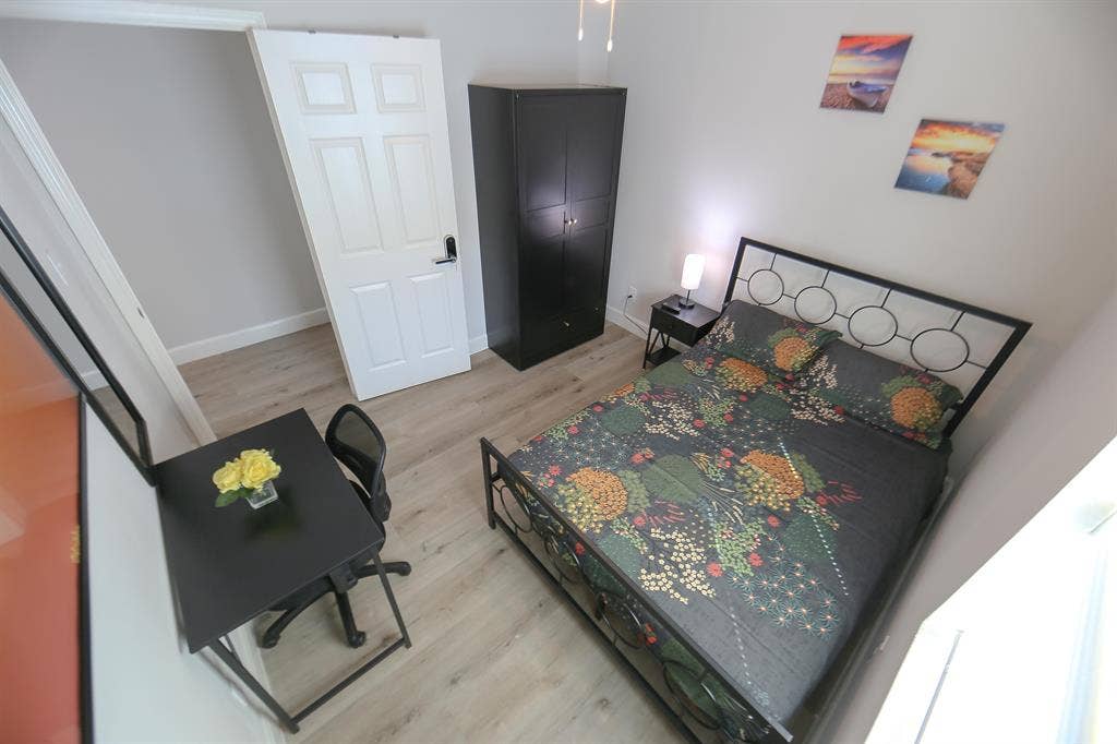 6 BR in Houston