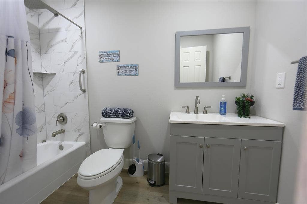6 BR in Houston
