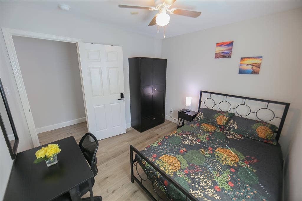 6 BR in Houston