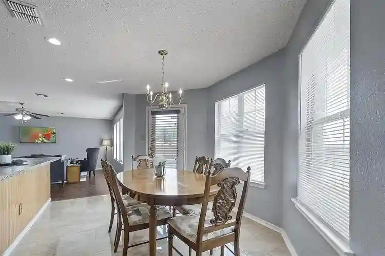 7 BR in Arlington