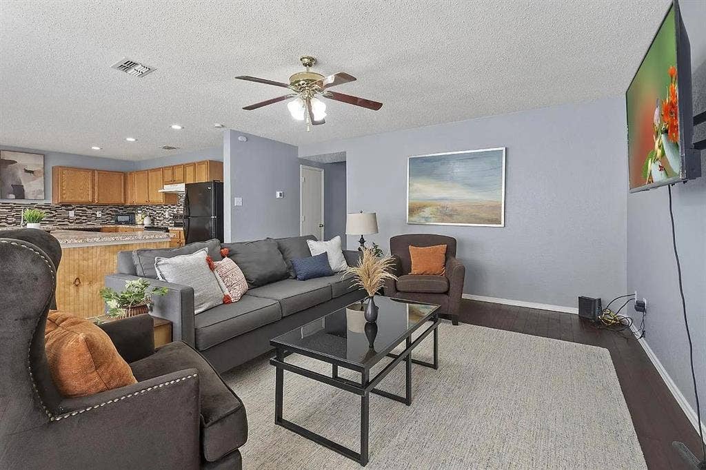 7 BR in Arlington