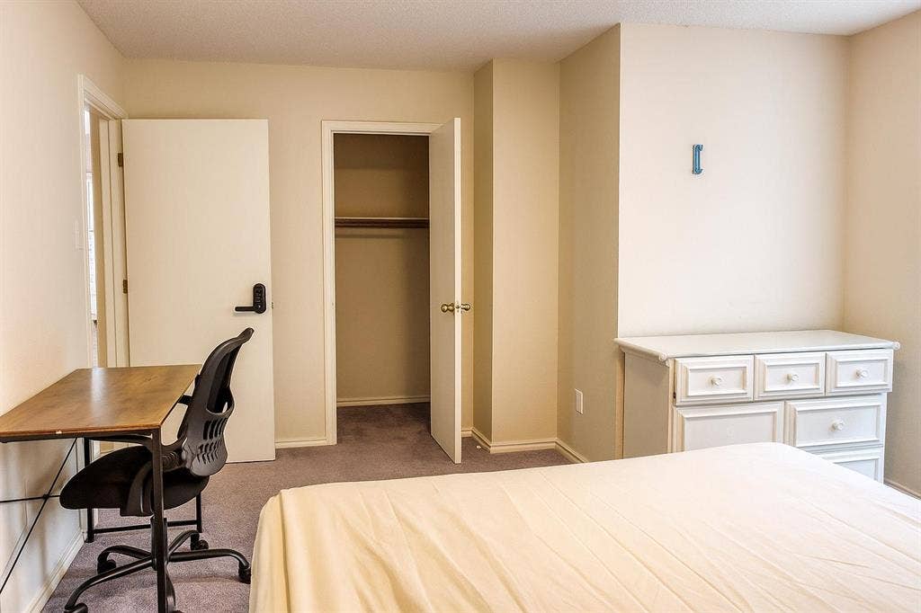 7 BR in Arlington