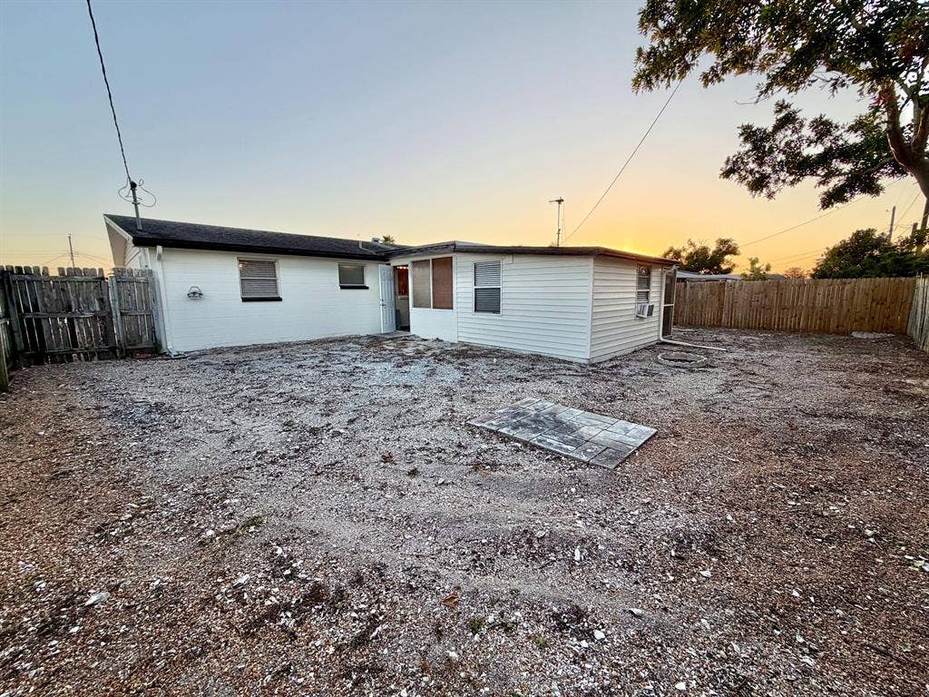 4 BR in Holiday