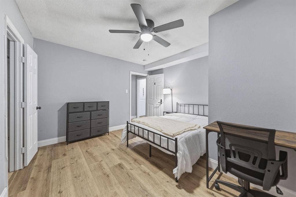 8 BR in Dallas