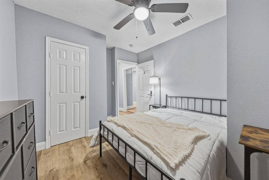 8 BR in Dallas
