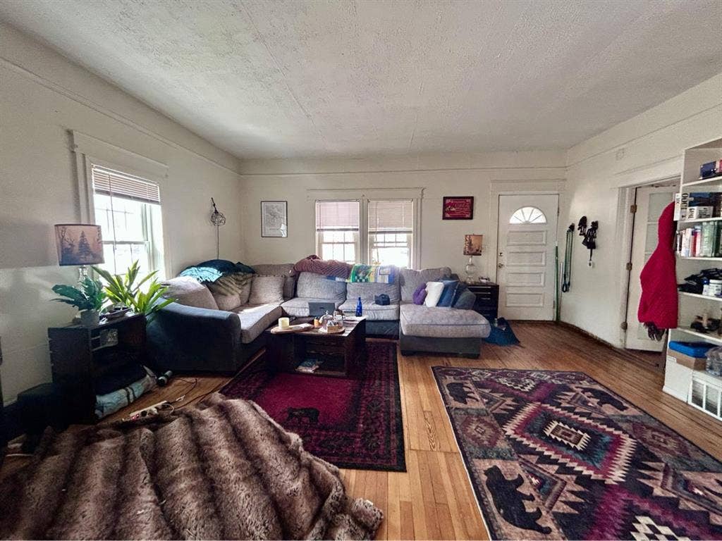 Beautiful Room On 5 Acres in RVA!