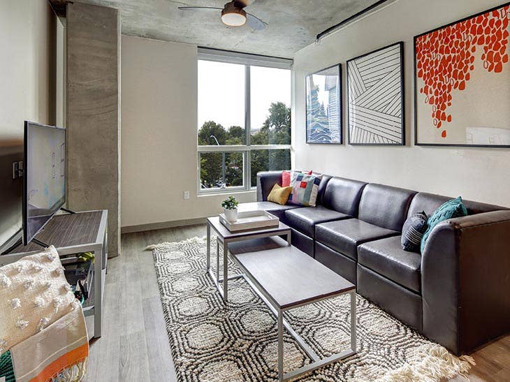 Room in  avaliable to relet