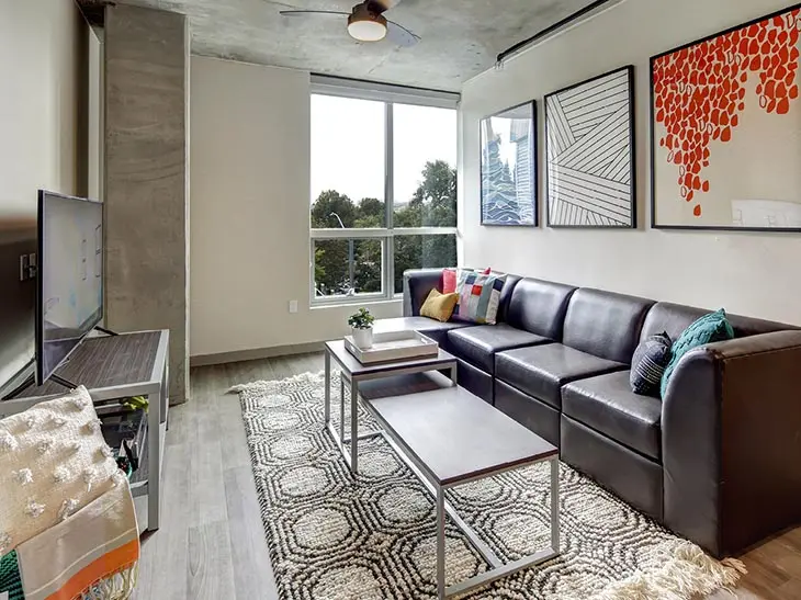 Room in avaliable to relet