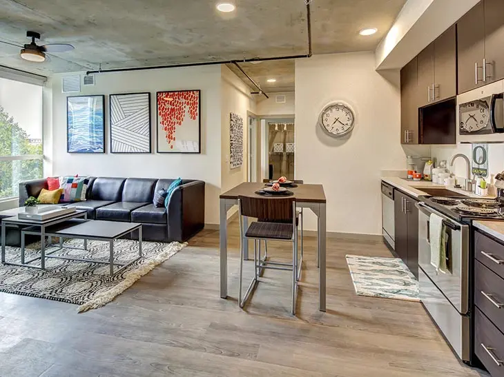 Room in avaliable to relet