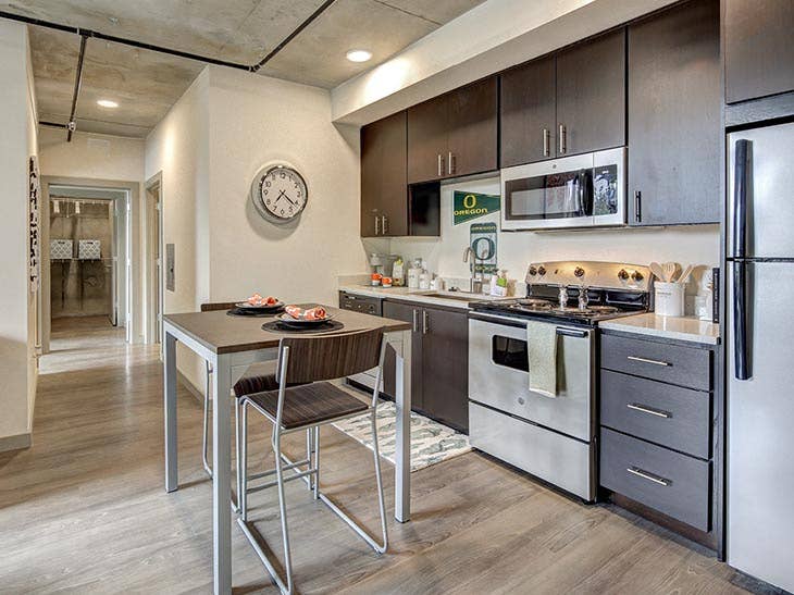 Room in  avaliable to relet