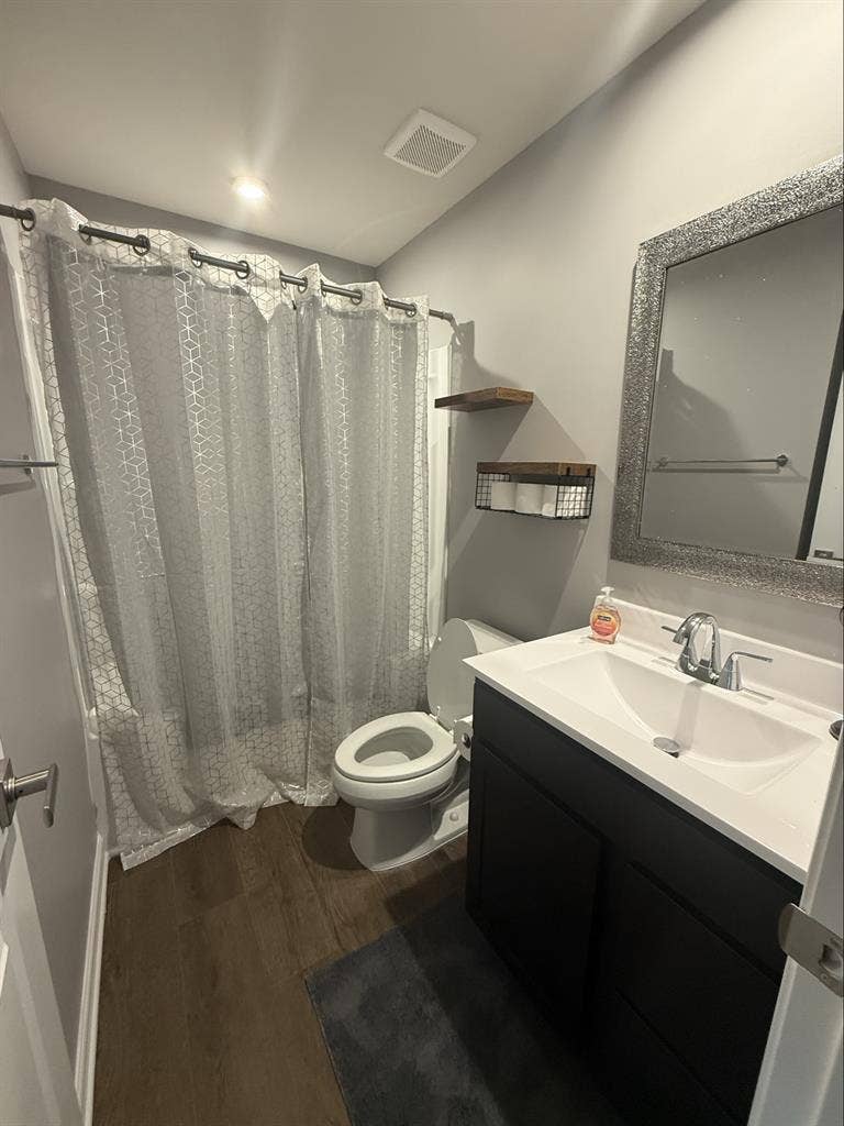 Upscale condo close to Uptown & CLT