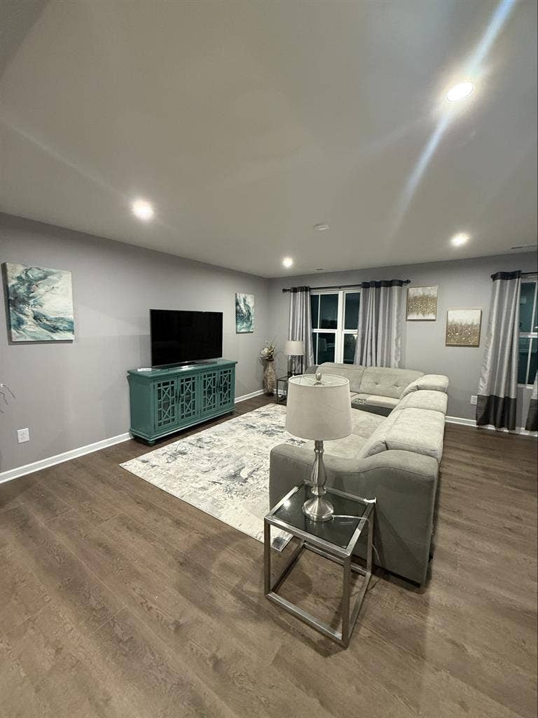 Upscale condo close to Uptown & CLT