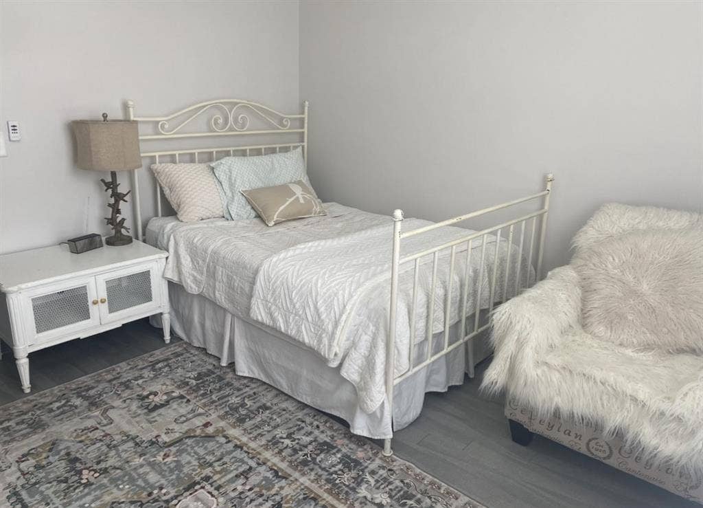One bedroom avail private bathroom