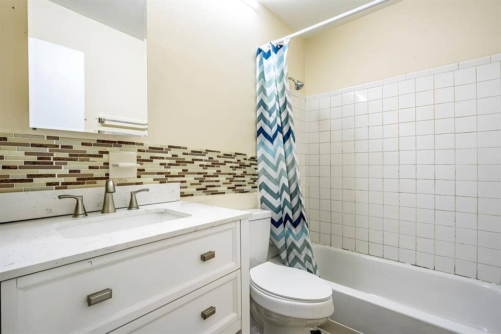 8 BR in Stone Mountain