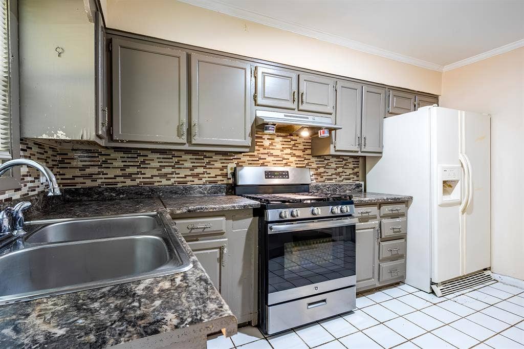 8 BR in Stone Mountain