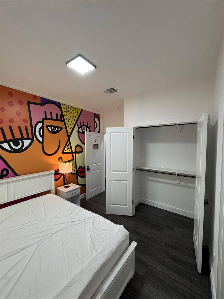 8 BR in Houston