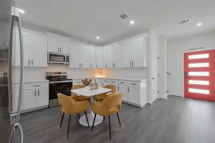 8 BR in Houston