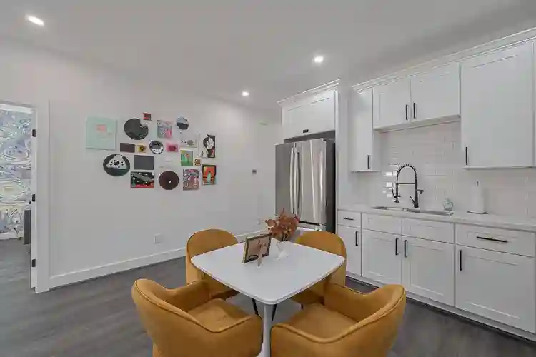 8 BR in Houston