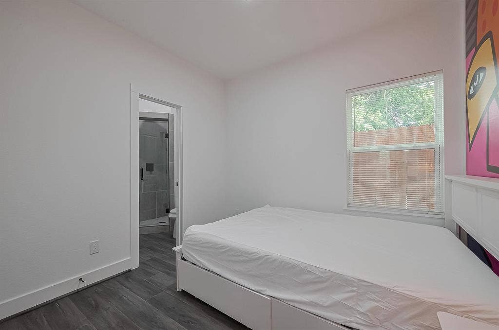 8 BR in Houston